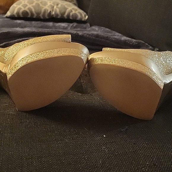 Never wore - Picture 4 of 4